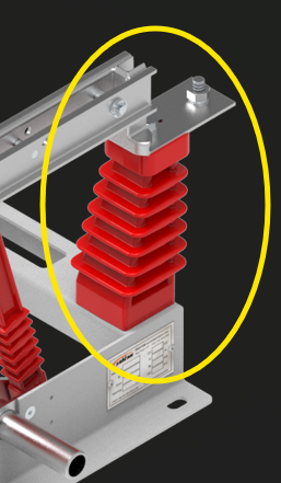 Isoladores de Uma chave Seccionadora Tripolar de Média Tensão
